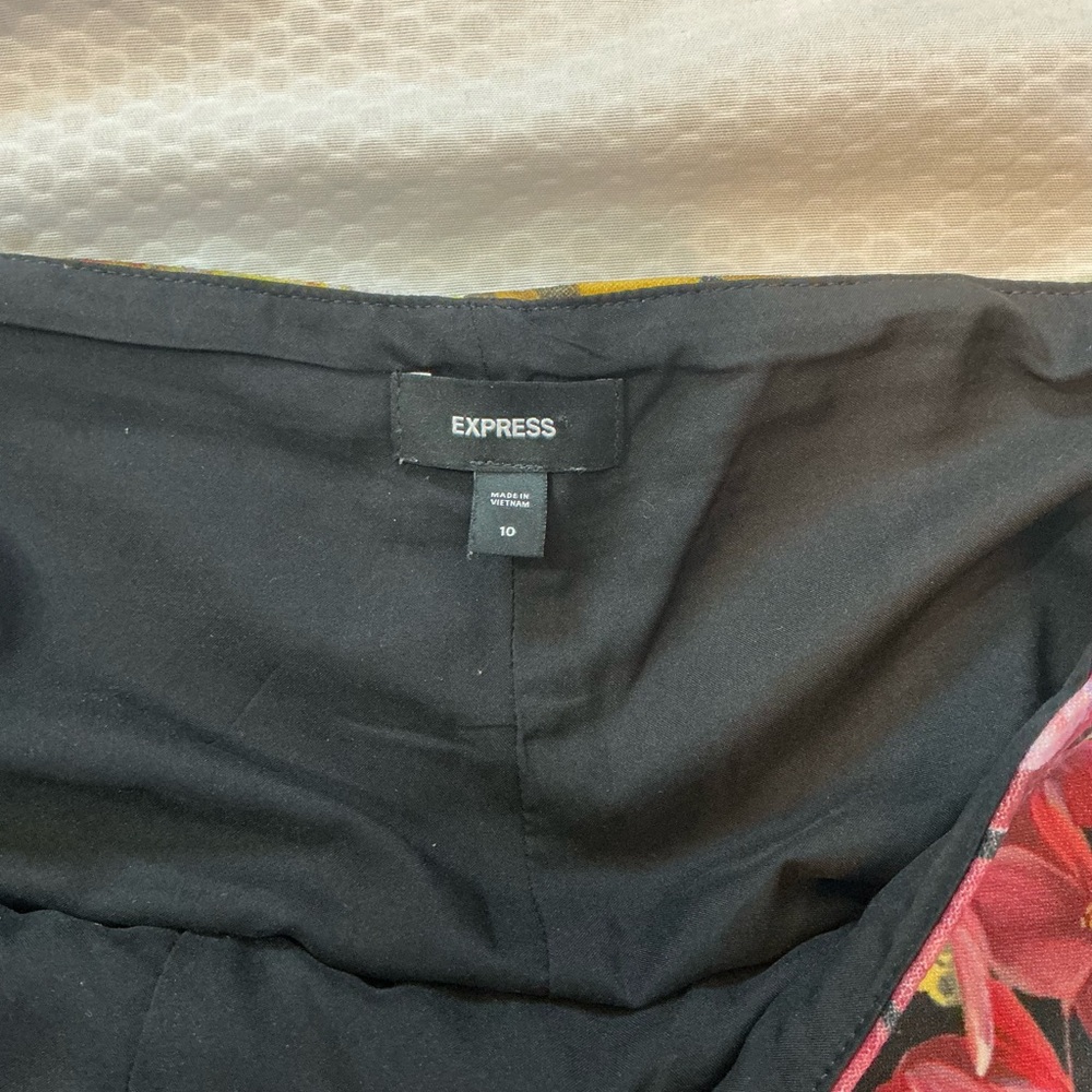 Express Black Floral Skorts with Multicolor Bloom Print - Picture 2 of 5